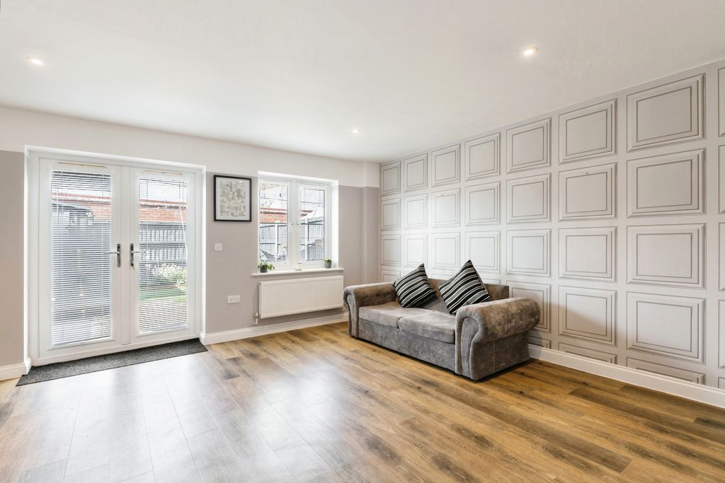 Property photo 2 of 18 Photography