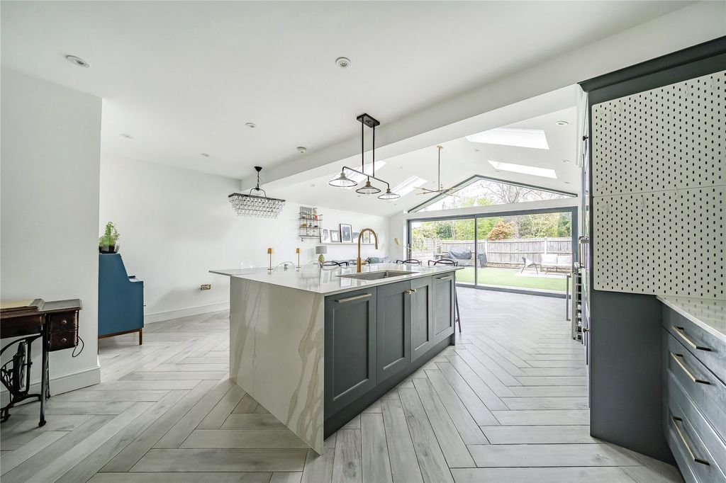 Property photo 2 of 18 Picture No. 16