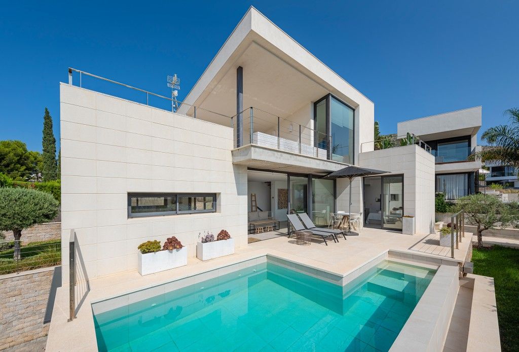 Property photo 2 of 20 Exterior And Pool