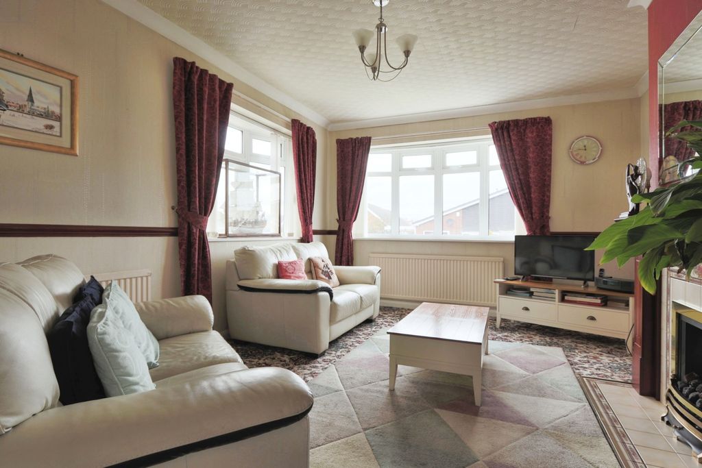 Property photo 2 of 13 3893685