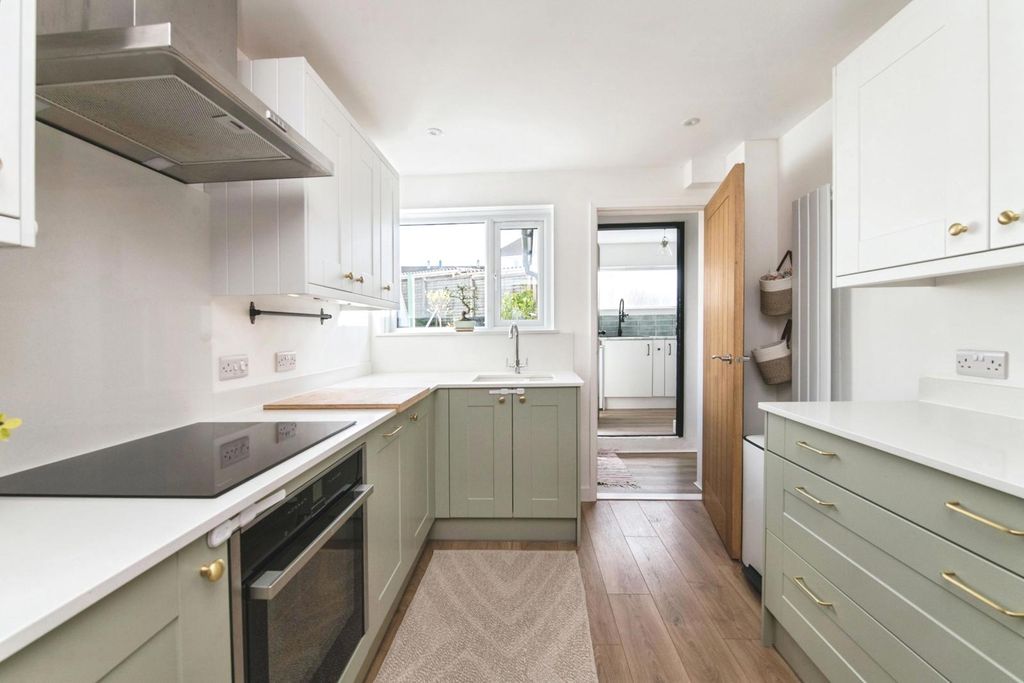 Property photo 3 of 20 Pbox-Img.Jpg