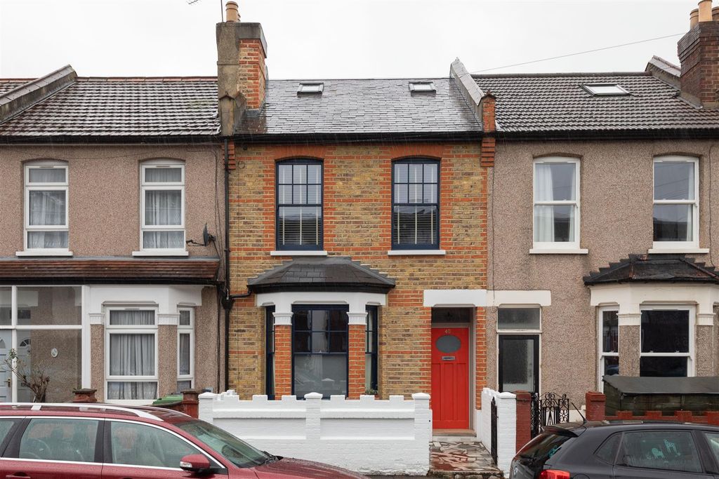 Property photo 1 of 40 Pasquier Road, E17