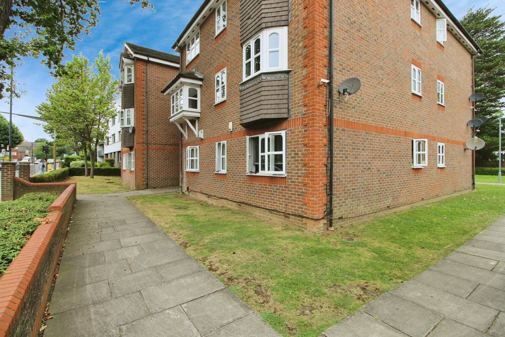 Property photo 2 of 17 Gallery