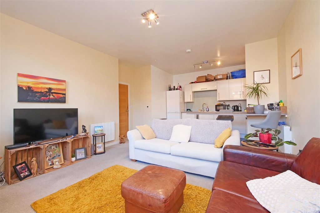 Property photo 3 of 10 Pnmb1074.Jpg