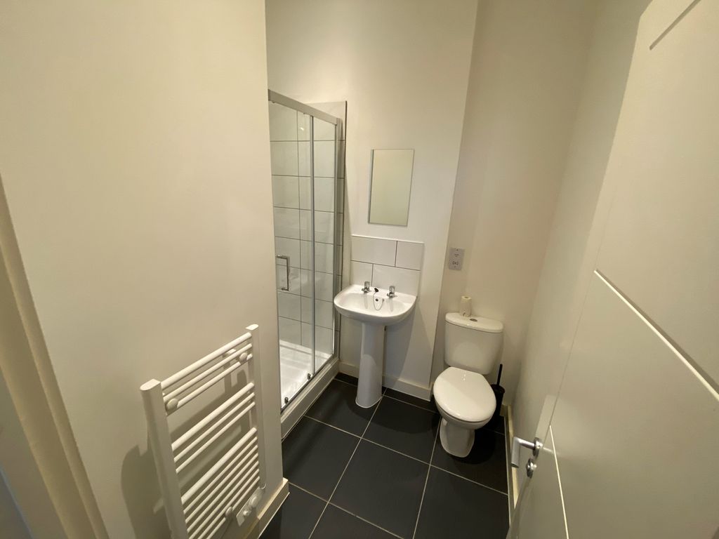Property photo 1 of 6 Bathroom