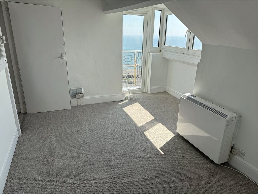 Property photo 2 of 8 Picture No. 15