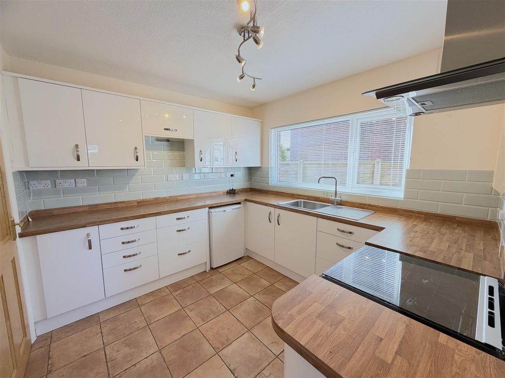 Property photo 2 of 43 Kitchen