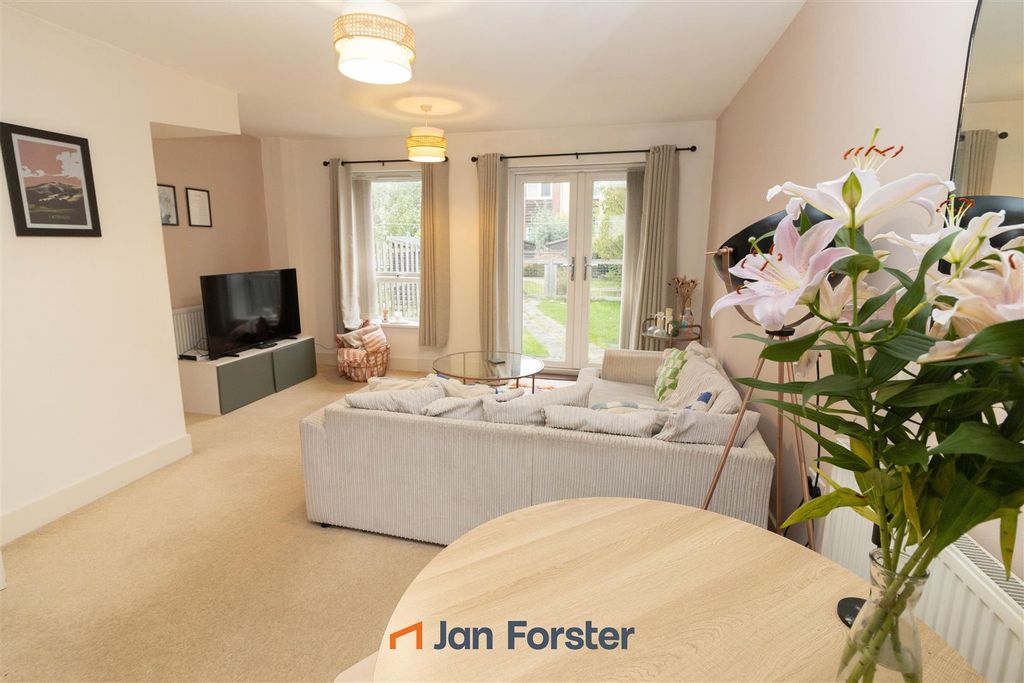 Property photo 2 of 9 Lounge