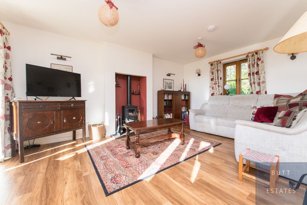 Property photo 3 of 25