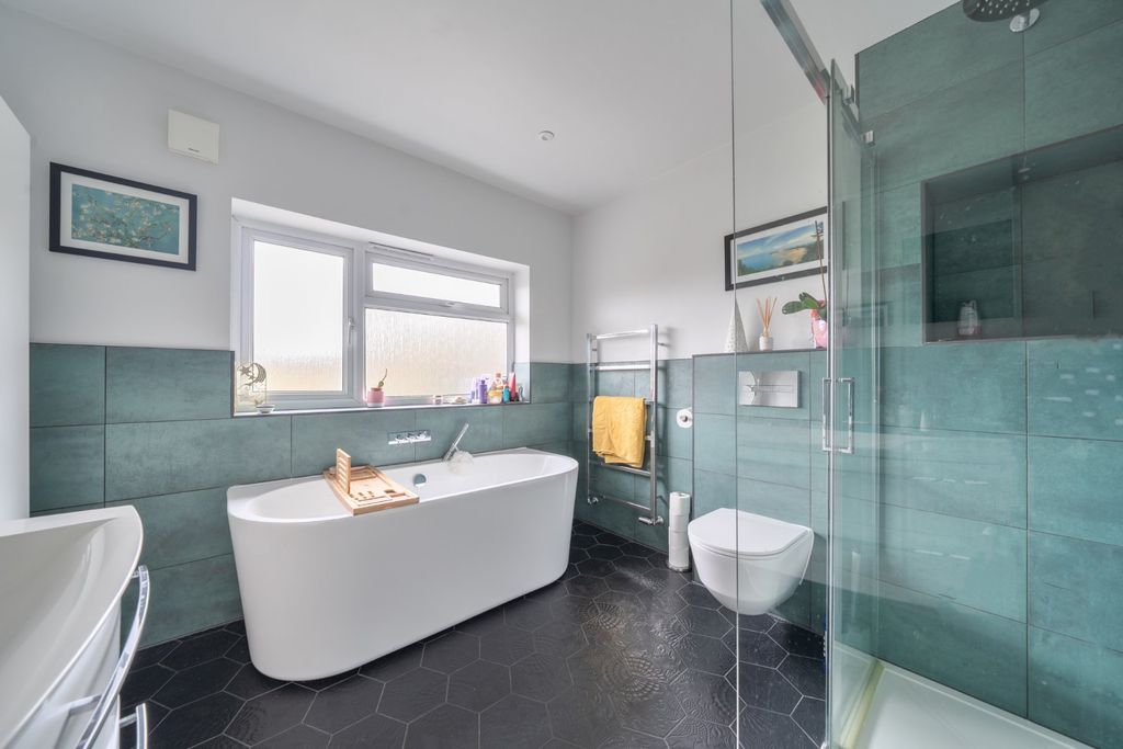 Property photo 3 of 25 Bathroom