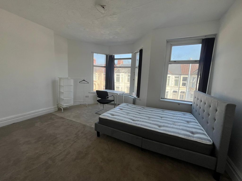 Property photo 1 of 27 4-5 Bedroom House To Rent On Malefant Street