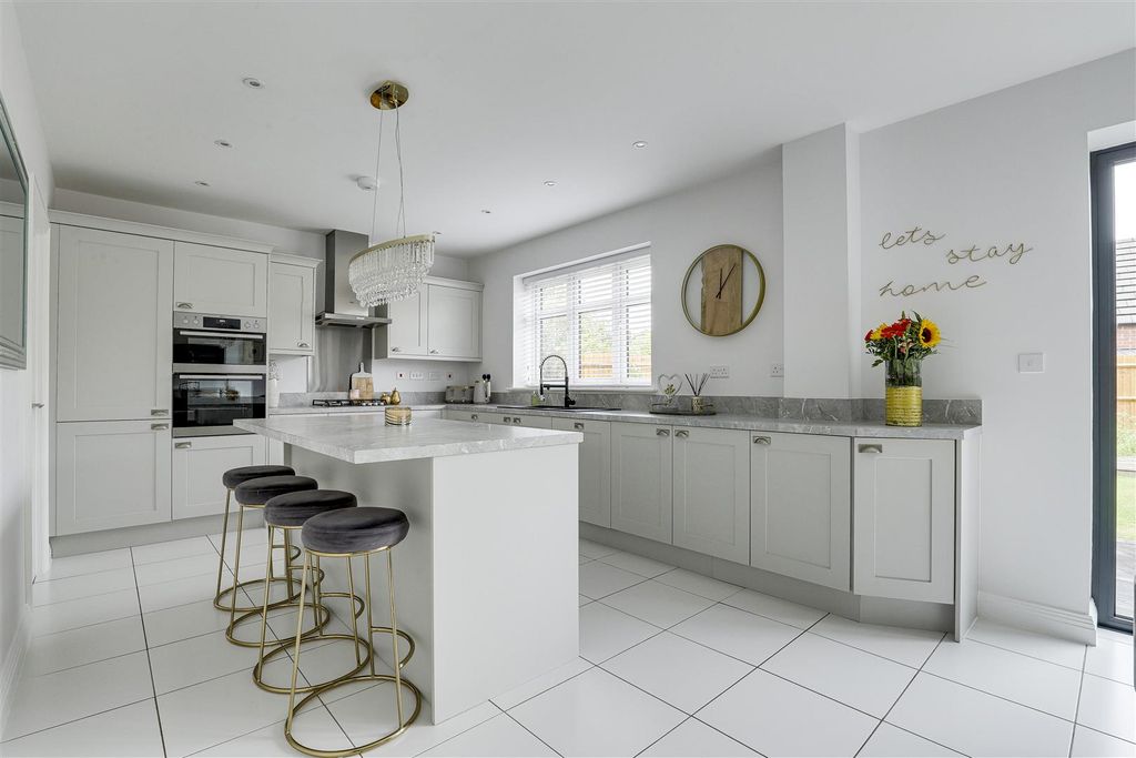 Property photo 2 of 40 15