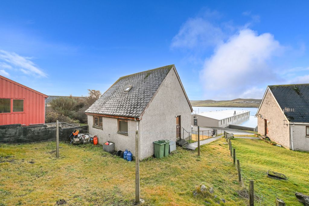 Property photo 2 of 32