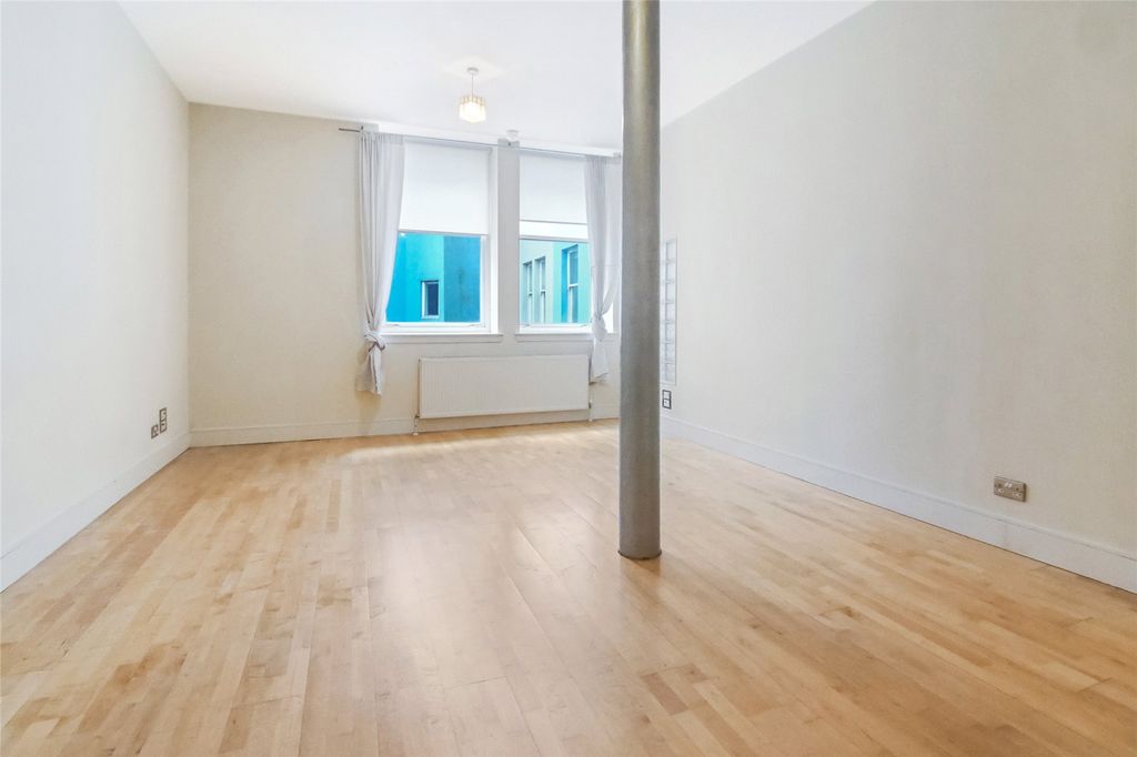 Property photo 2 of 17 Picture No. 05