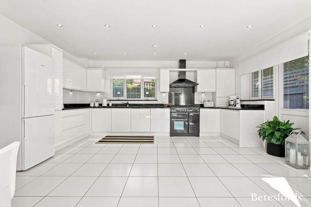Property photo 2 of 21 Picture No. 19