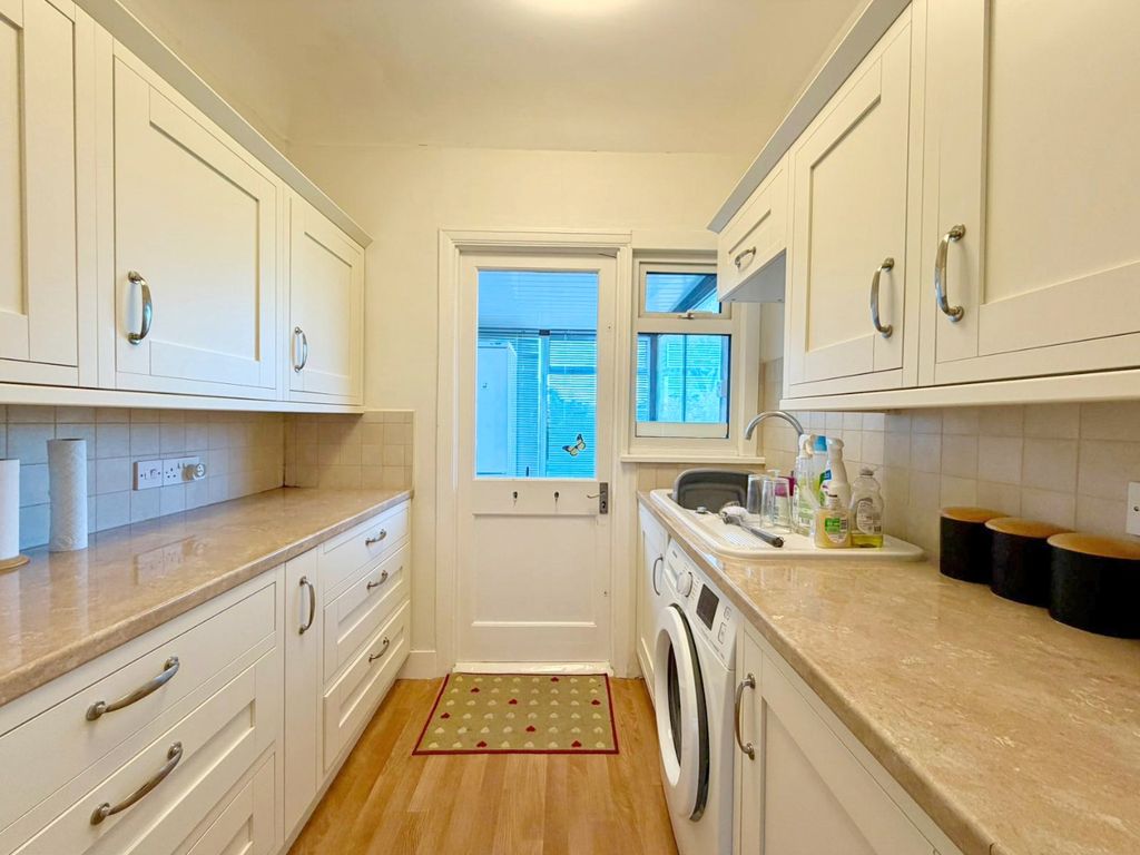 Property photo 2 of 11 4548863