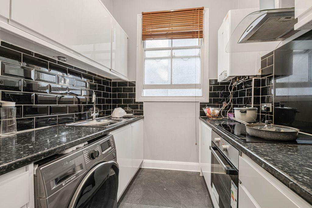 Property photo 3 of 12 Kitchen