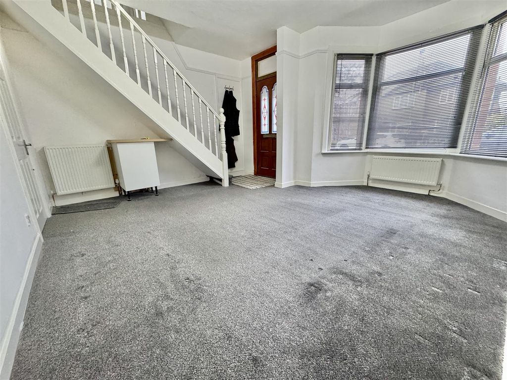 Property photo 2 of 10 Living Room