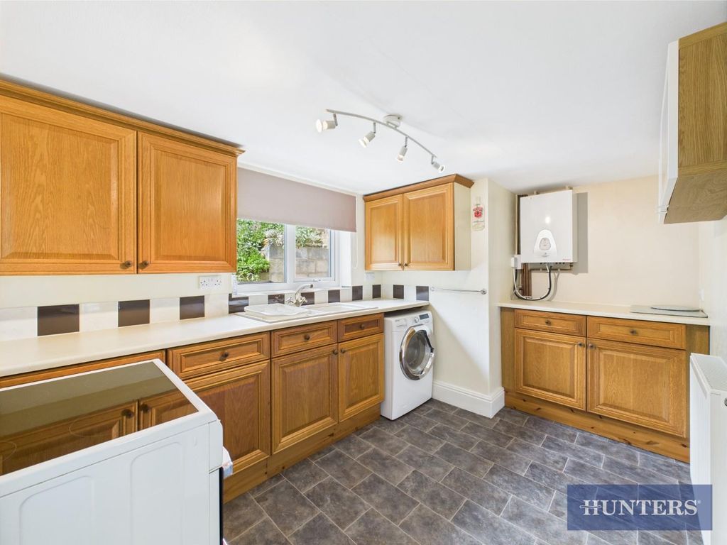 Property photo 3 of 12 Kitchen