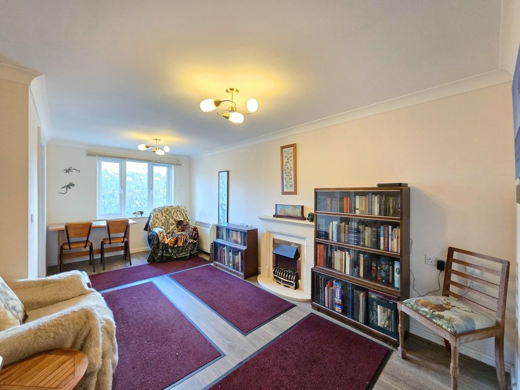 Property photo 3 of 11 4983652