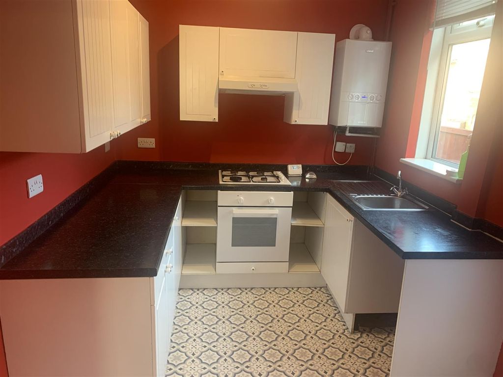 Property photo 2 of 12 Kitchen