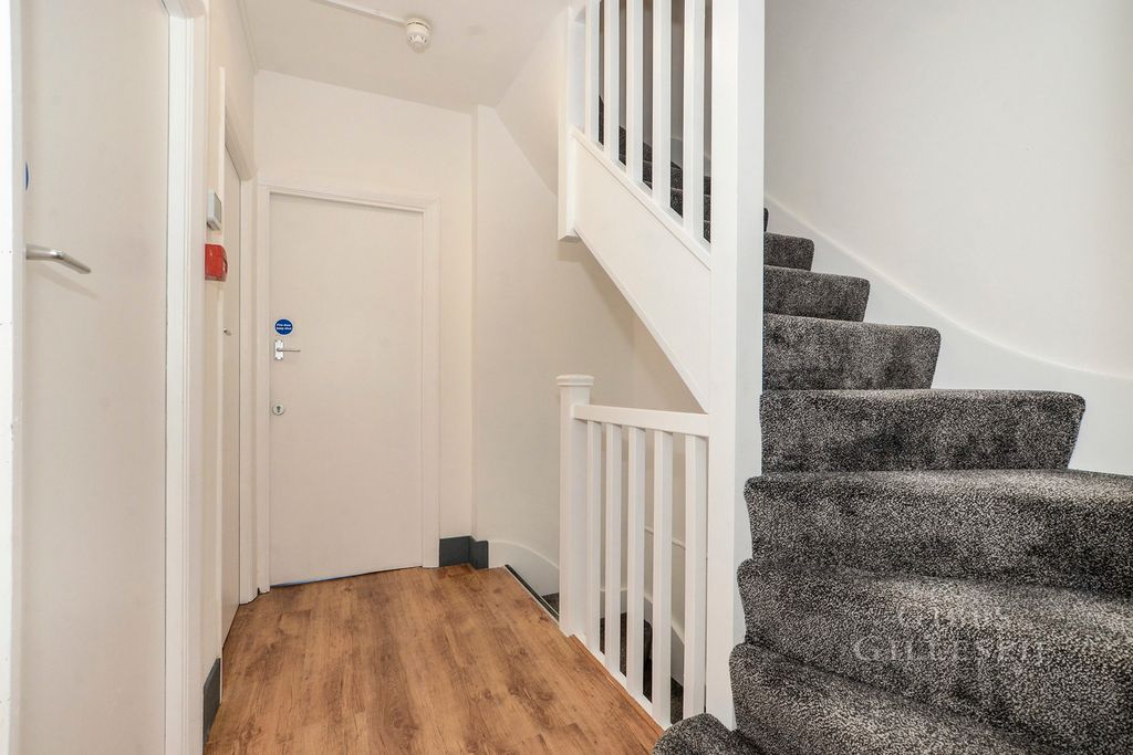 Property photo 3 of 12 Pbox-Img.Jpg
