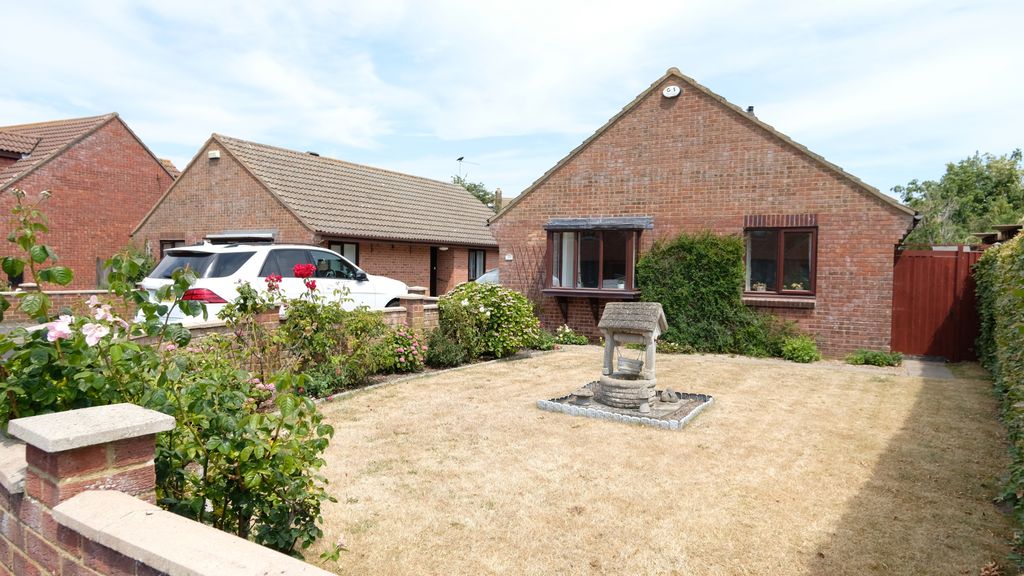 Property photo 1 of 14 3 Bed Bungalow To Rent Broadlands Avenue, New Romney Tn28