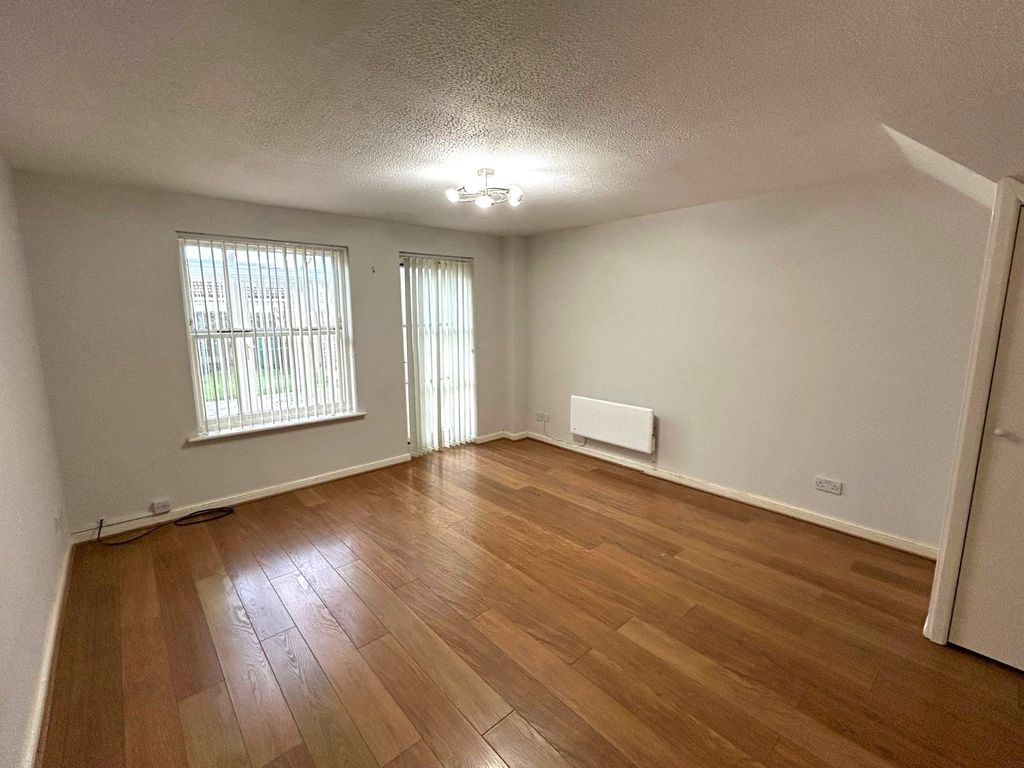 Property photo 2 of 12 Picture No. 15
