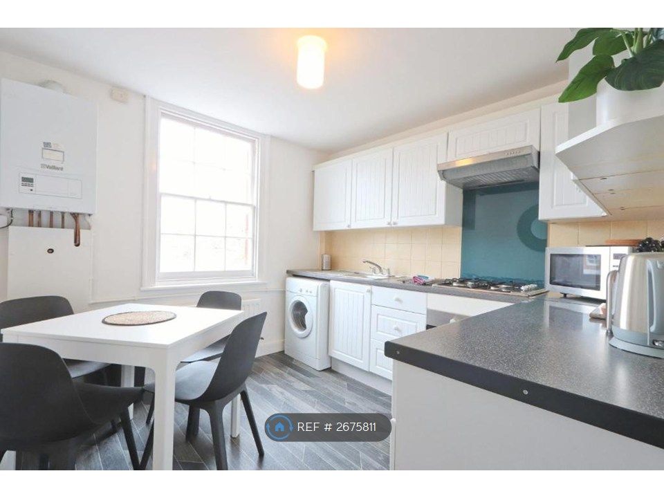 Property photo 3 of 10 Kitchen