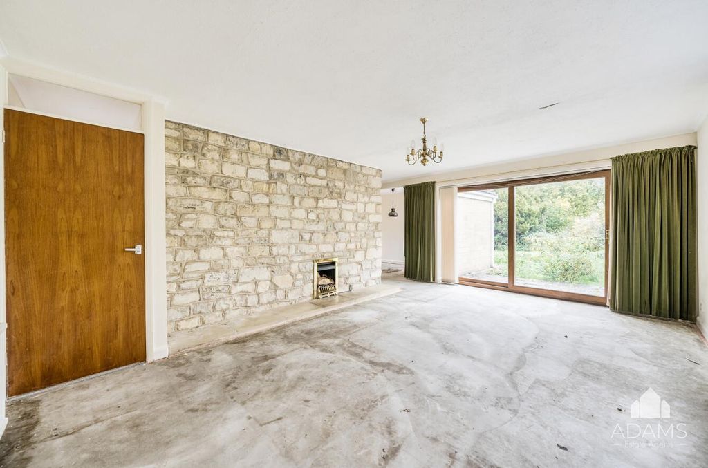 Property photo 3 of 18 Sitting Room