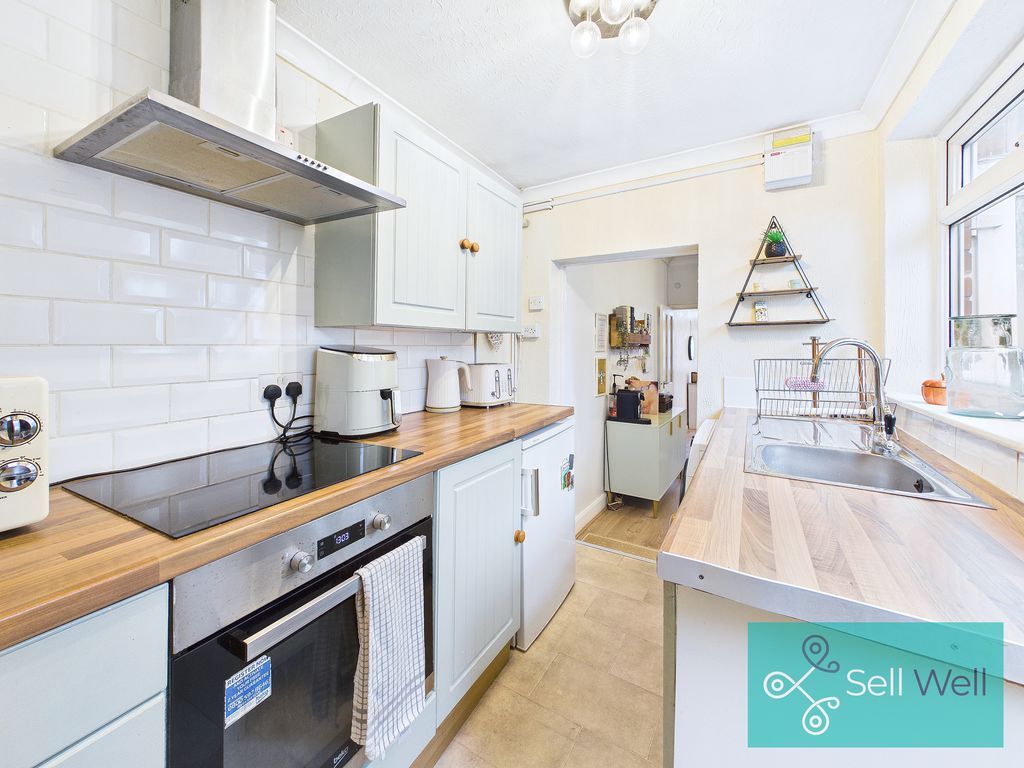 Property photo 2 of 19 Kitchen