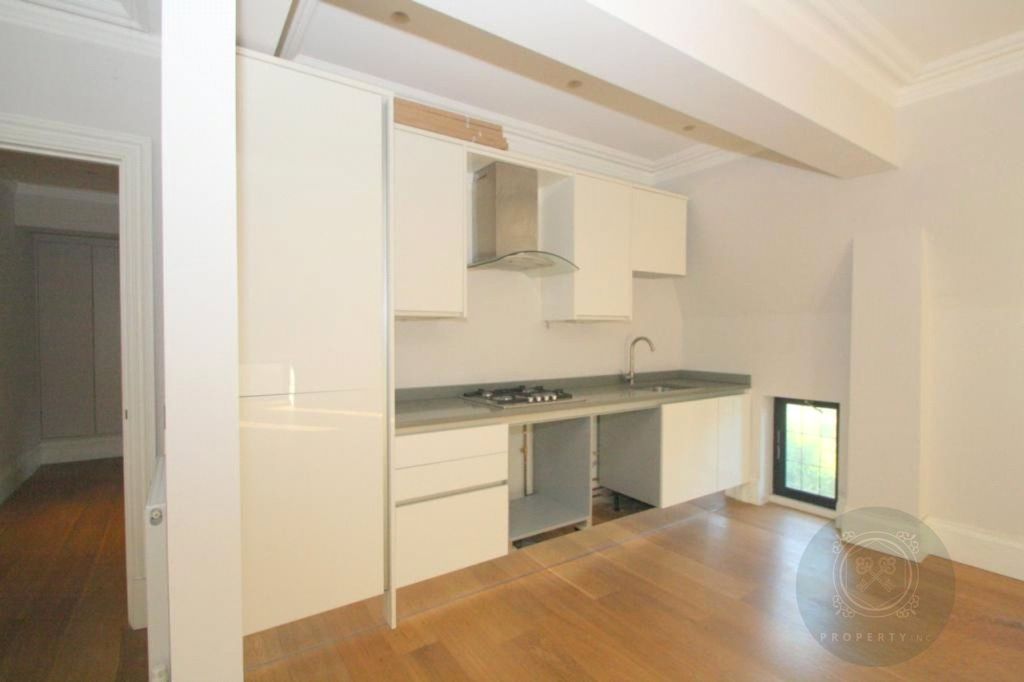 Property photo 3 of 5 Kitchen