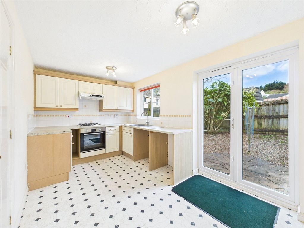 Property photo 2 of 11 Kitchen