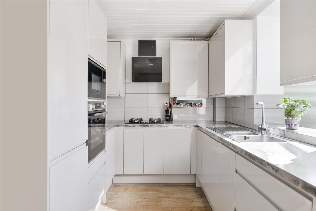 Property photo 2 of 15 Dundrey Crescent, 18 (8).Jpg