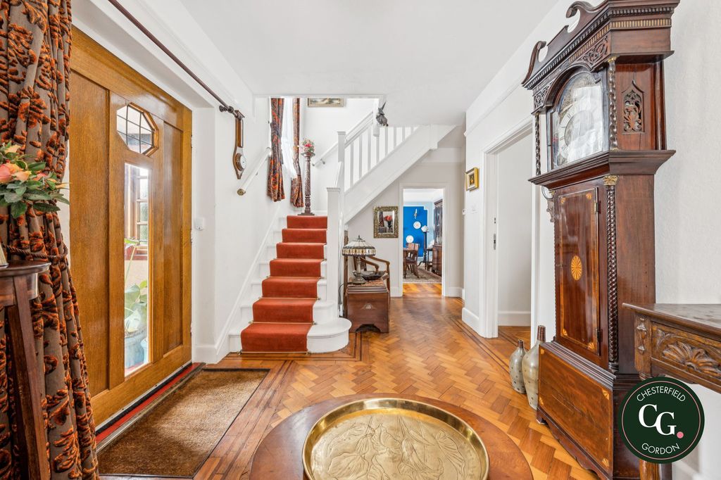 Property photo 2 of 25