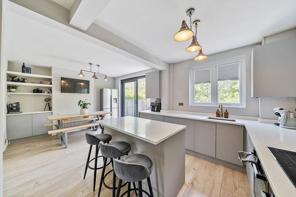 Property photo 3 of 23 030-23-6814d32F7d...