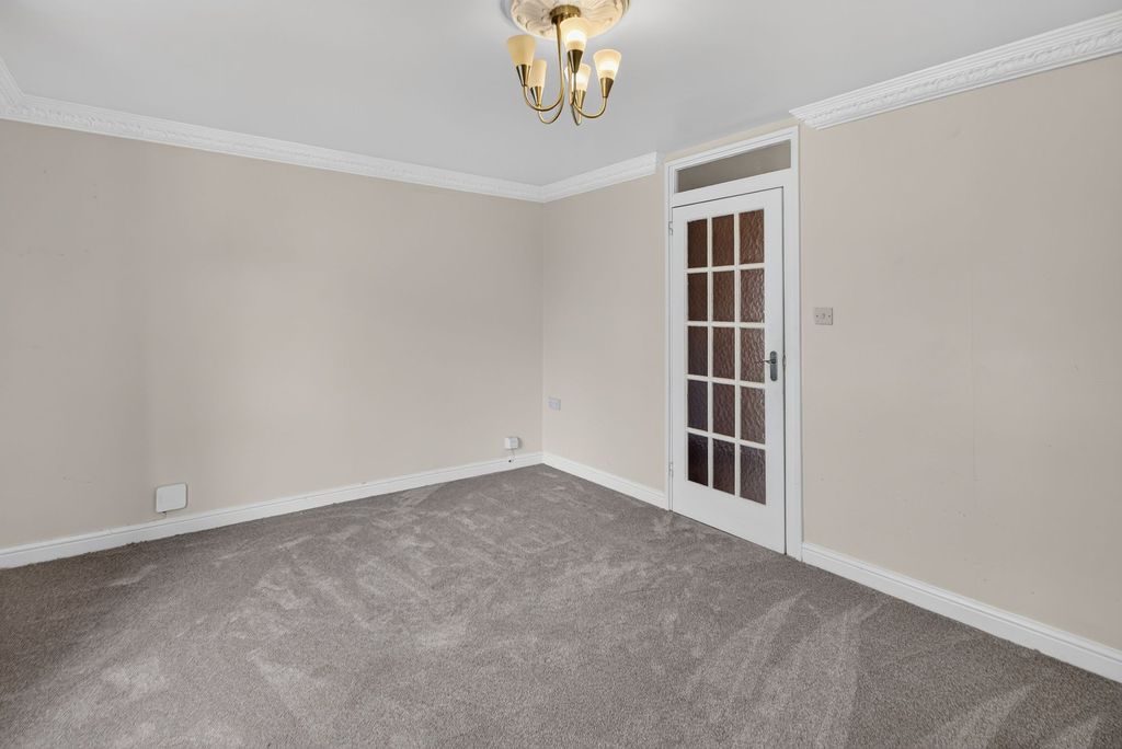 Property photo 2 of 11 Lounge