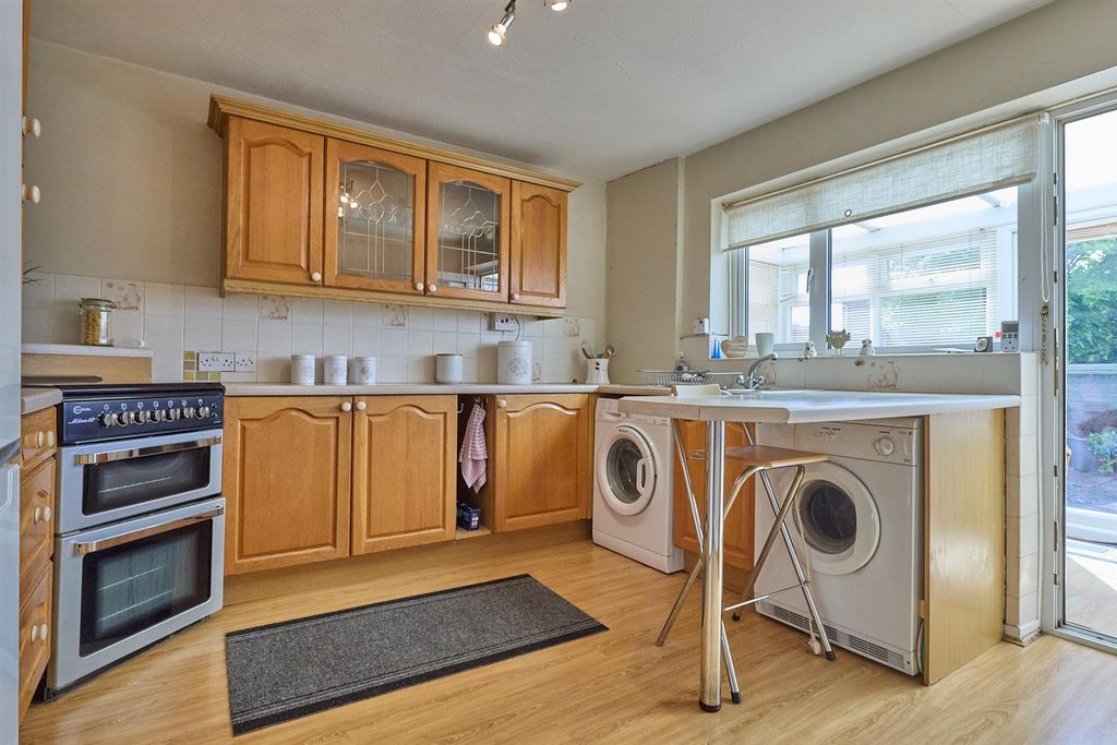 Property photo 2 of 12 Clifton Way.Jpg