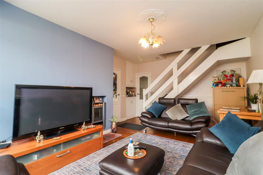 Property photo 3 of 10 Lounge