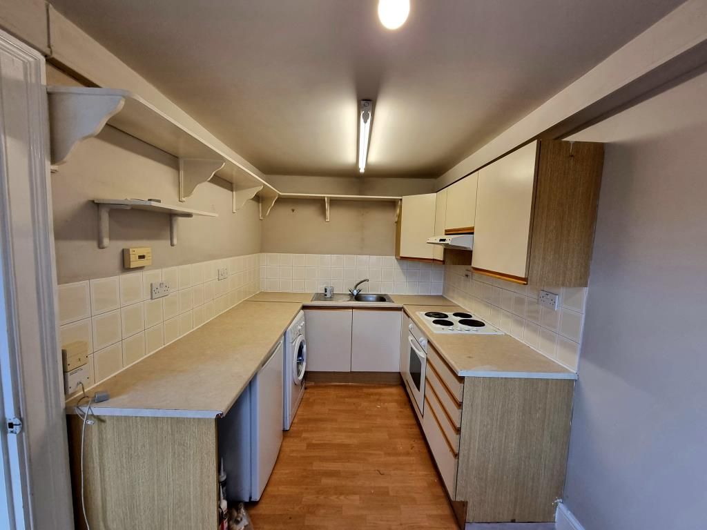 Property photo 3 of 6 Kitchen