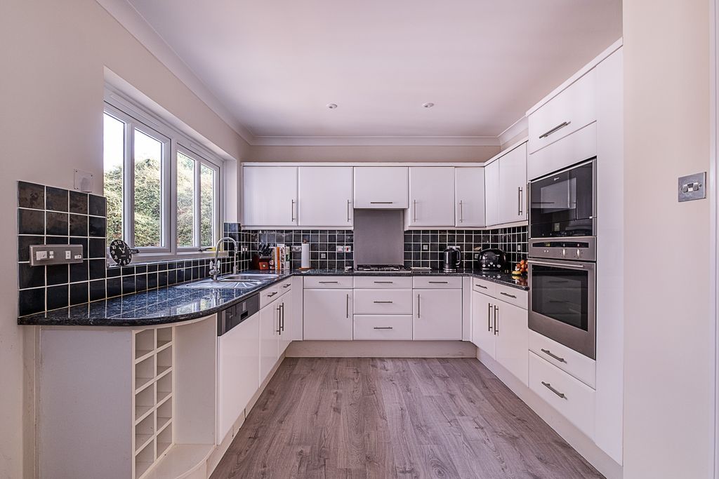 Property photo 2 of 33