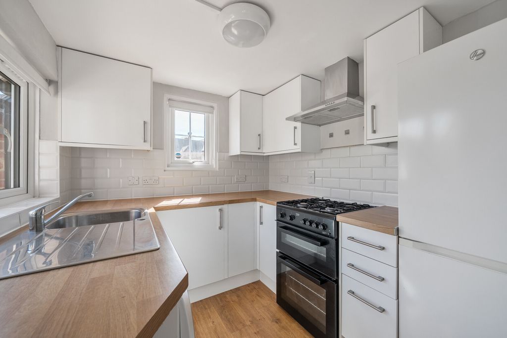 Property photo 3 of 21 1453131-3-69F215F...