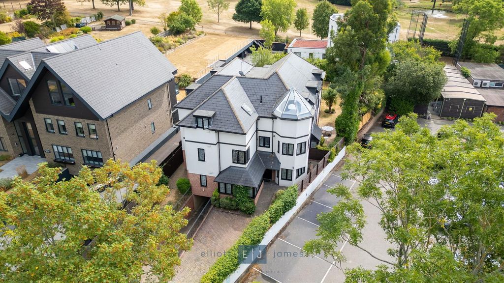 Property photo 3 of 39