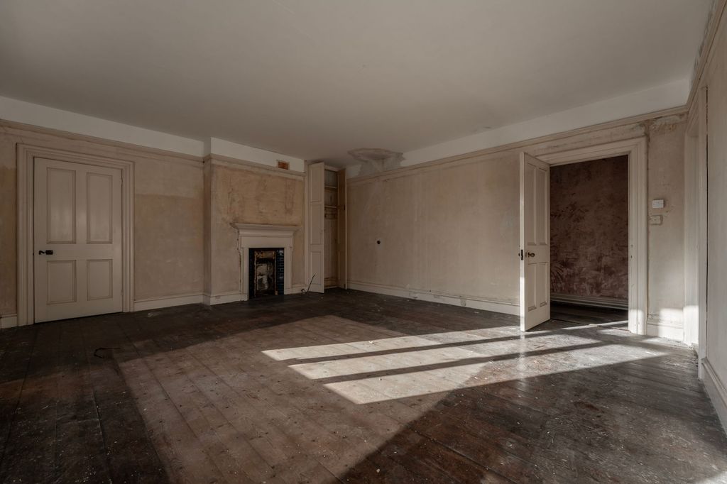 Property photo 3 of 28