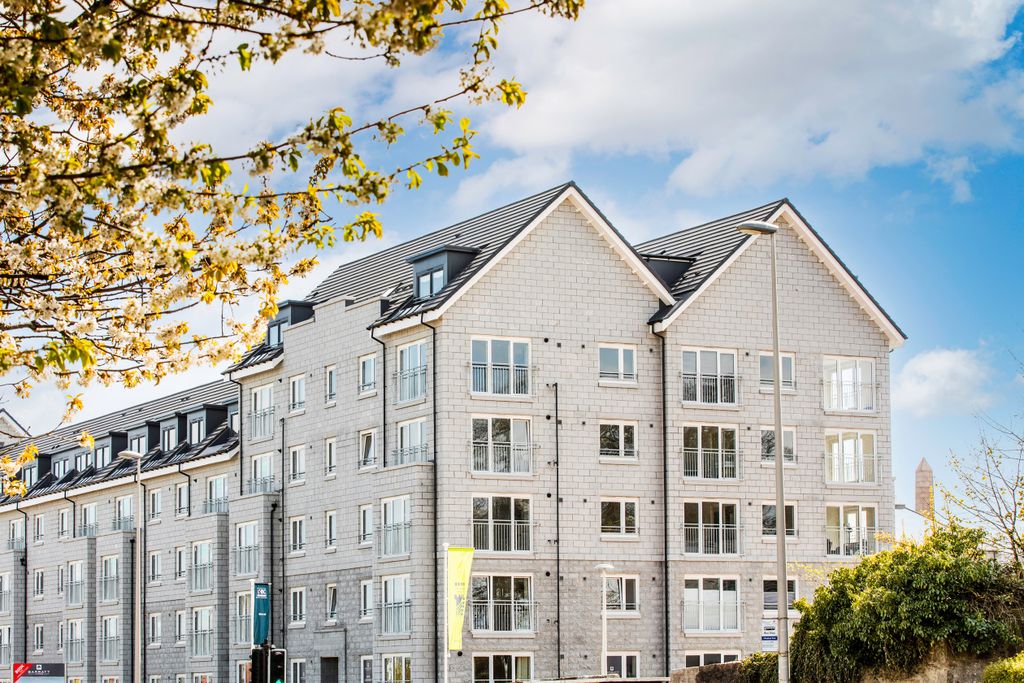 Property photo 1 of 9 Royal Cornhill Apartments External View Of Building