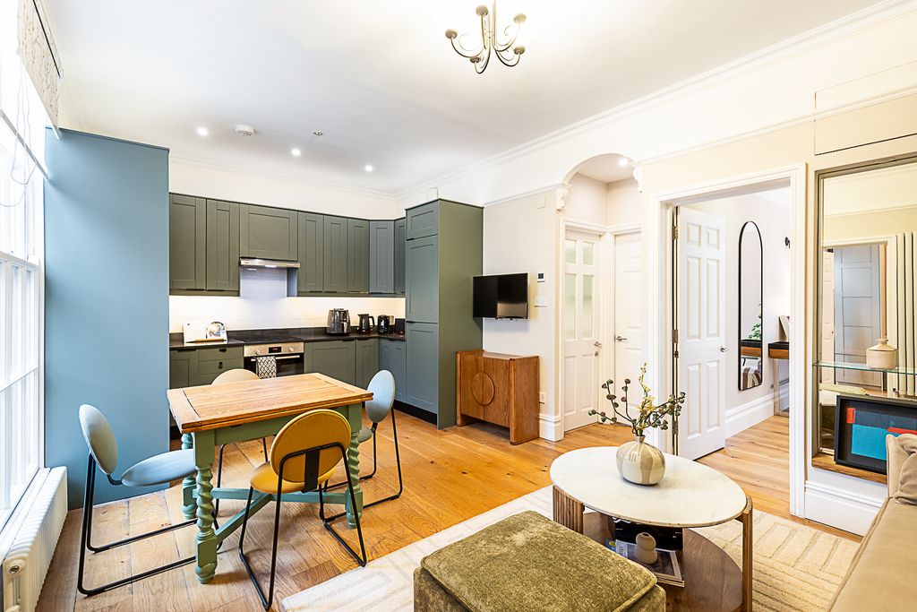 Property photo 2 of 31