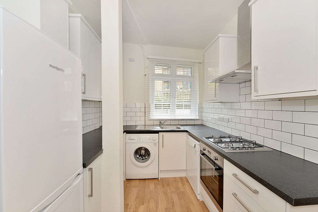 Property photo 3 of 12 Picture 3