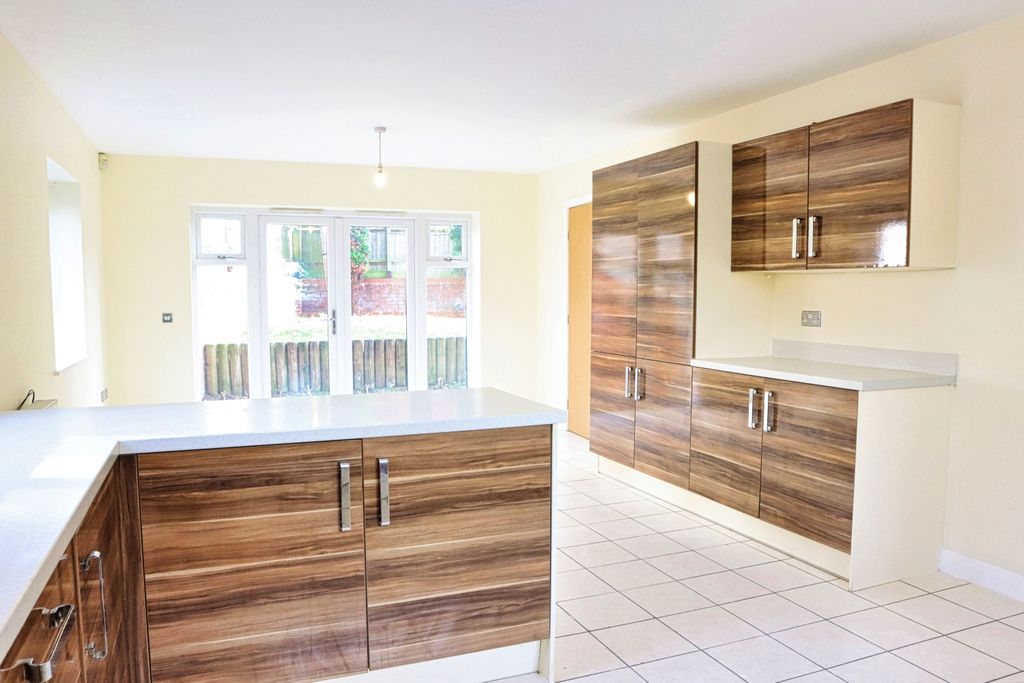 Property photo 3 of 19 Kitchen