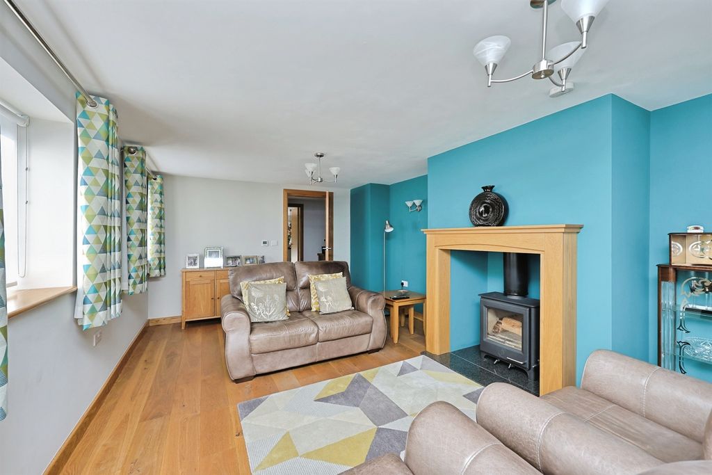 Property photo 3 of 34