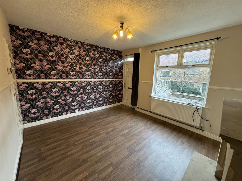 Property photo 3 of 11 Lounge